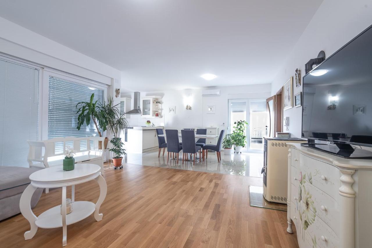 Apartments Sandrina Vrsi Ngoại thất bức ảnh