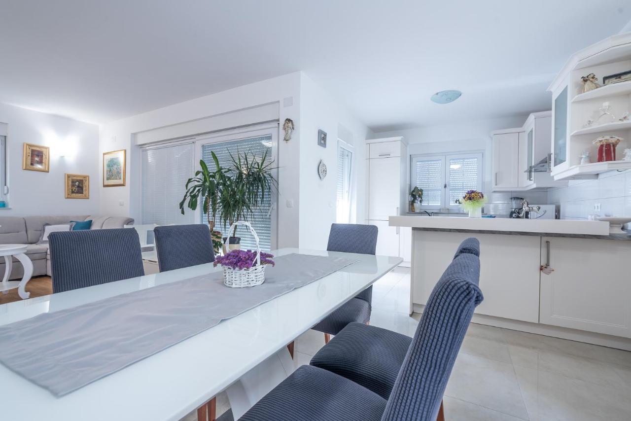 Apartments Sandrina Vrsi Ngoại thất bức ảnh