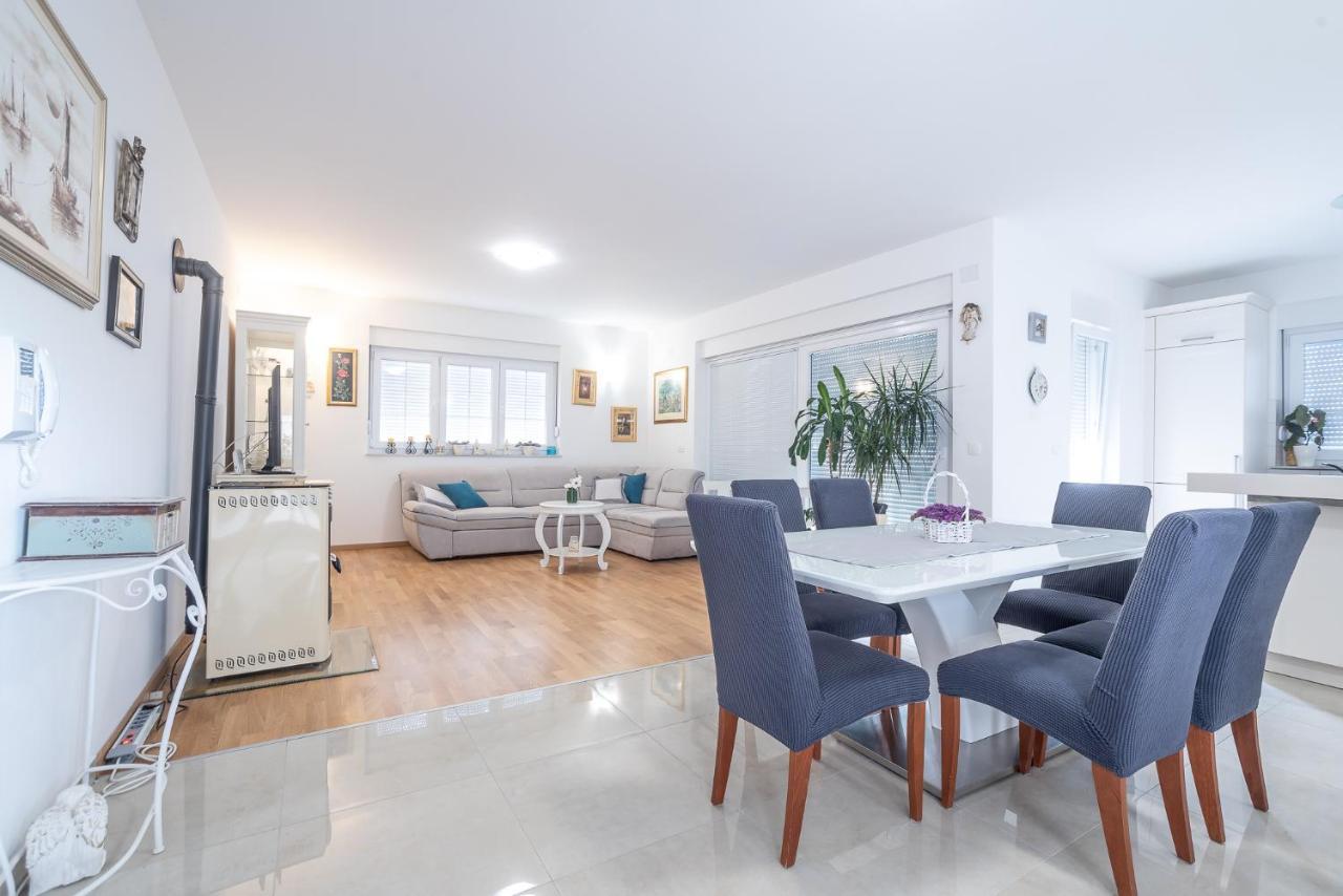 Apartments Sandrina Vrsi Ngoại thất bức ảnh