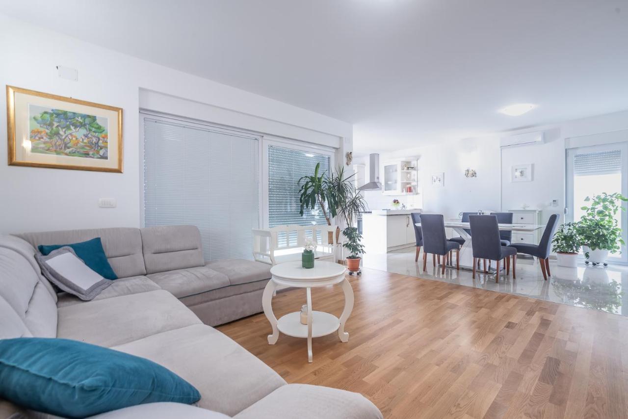 Apartments Sandrina Vrsi Ngoại thất bức ảnh
