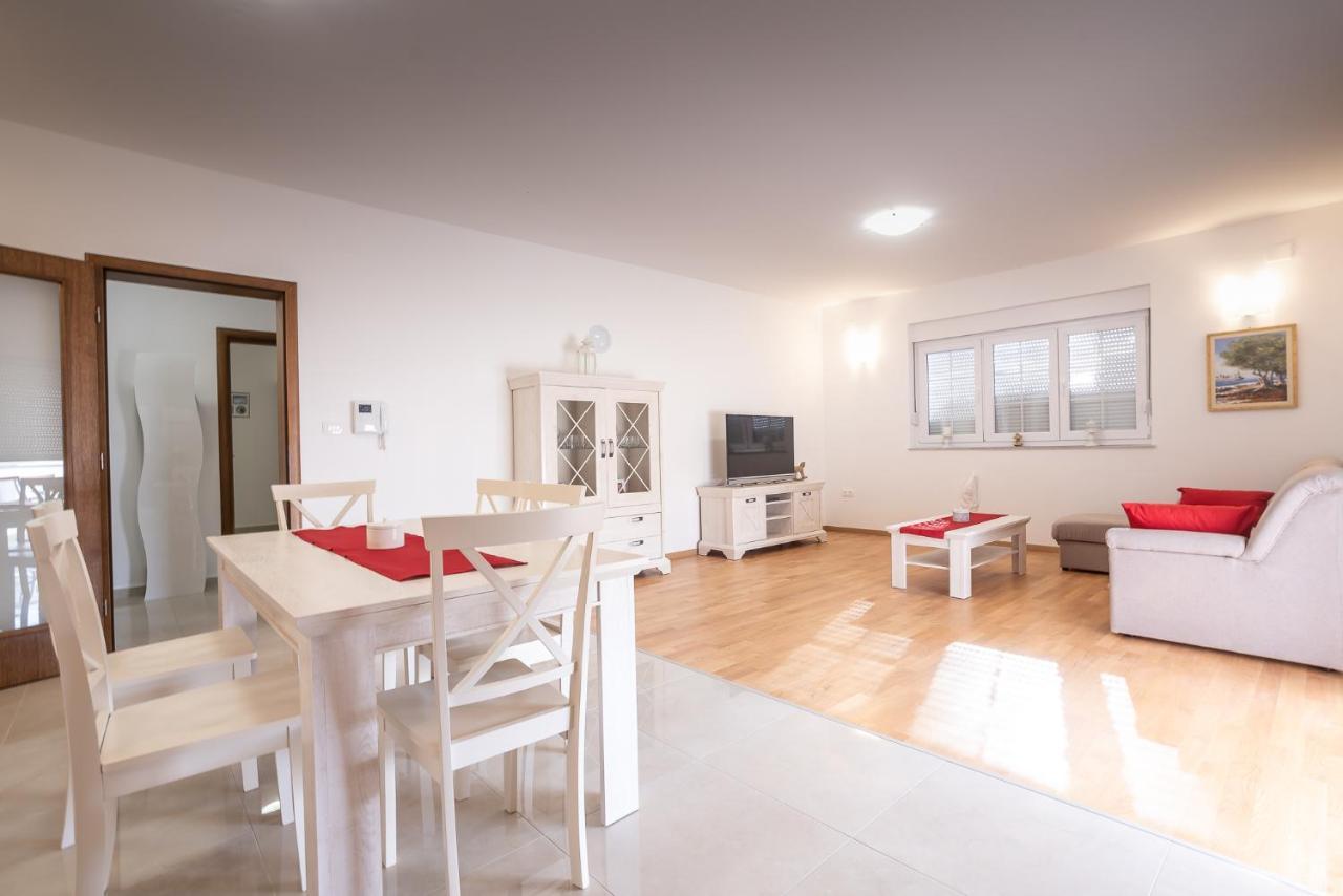Apartments Sandrina Vrsi Ngoại thất bức ảnh