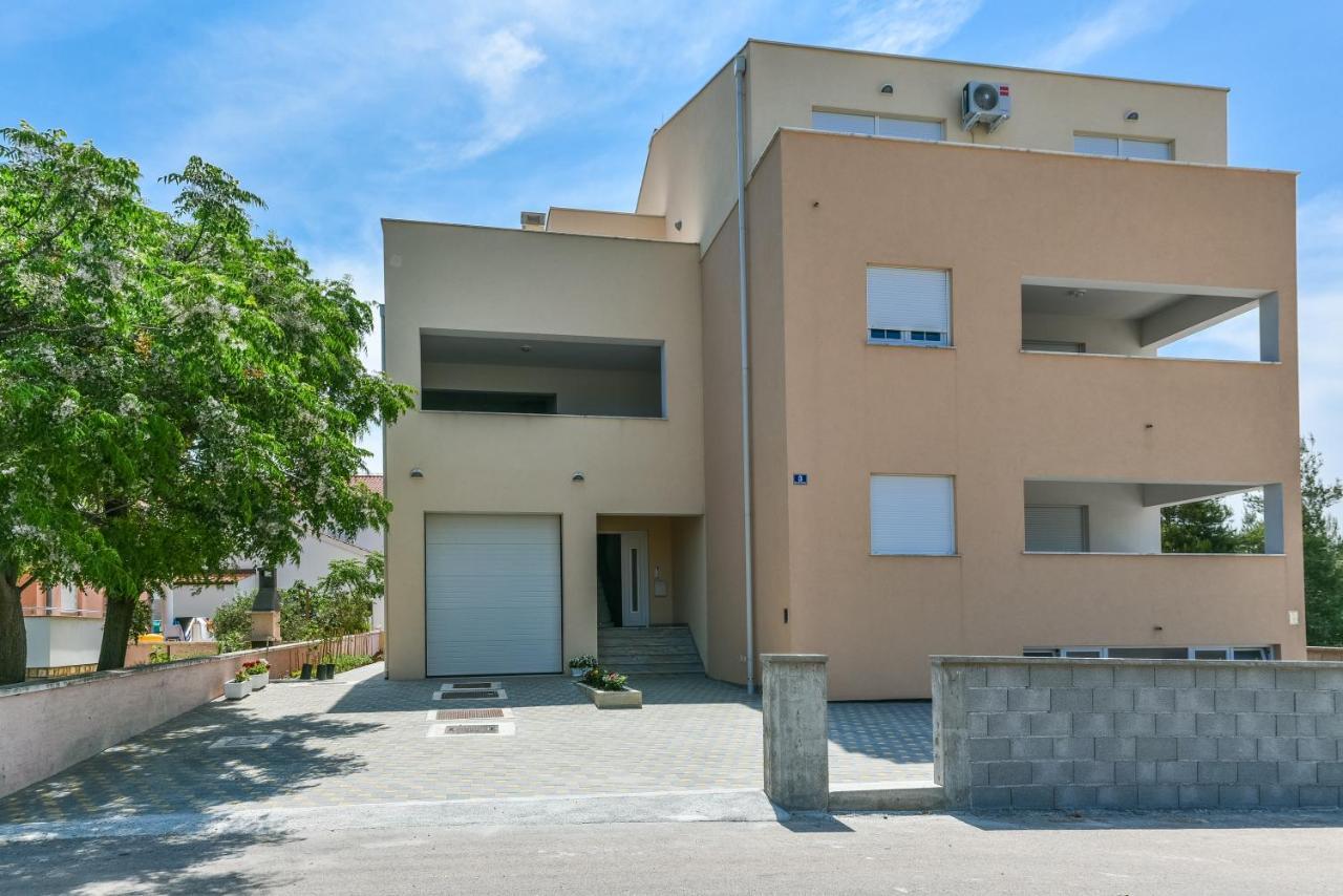 Apartments Sandrina Vrsi Ngoại thất bức ảnh